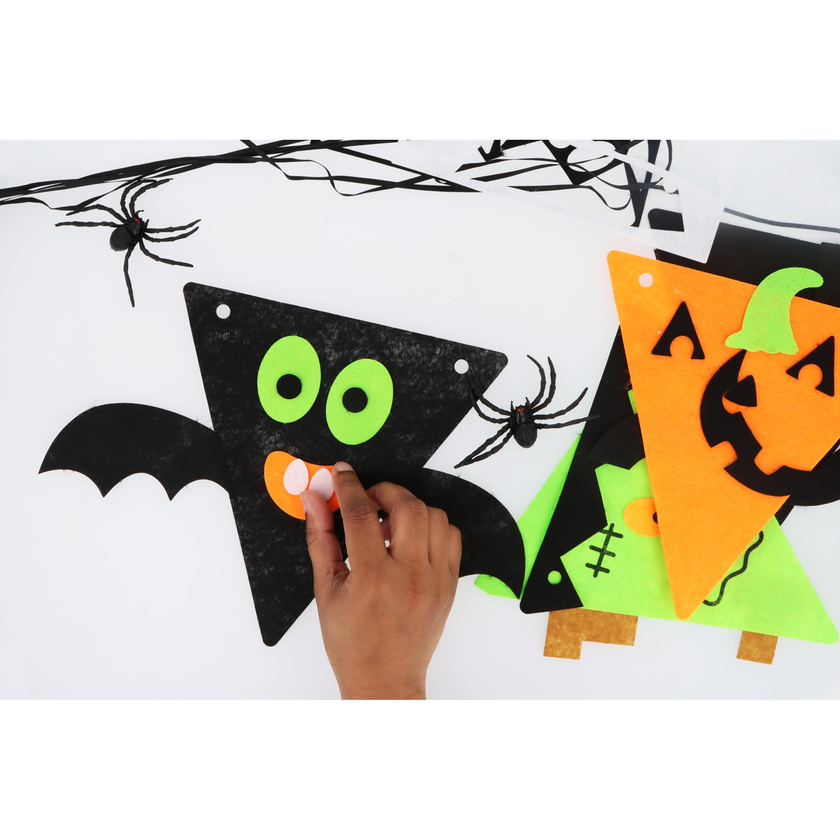 Halloween Felt Bunting Craft Kit DIY Halloween Bunting 3m with 5 Pennants Quantities of 12 Wholesale