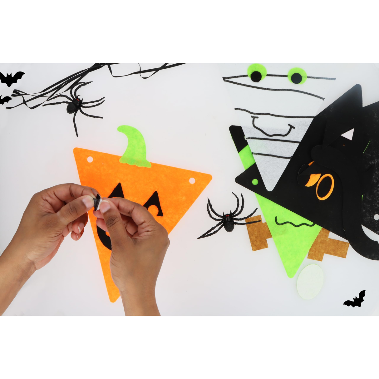 Halloween Felt Bunting Craft Kit DIY Halloween Bunting 3m with 5 Pennants Quantities of 12 Wholesale