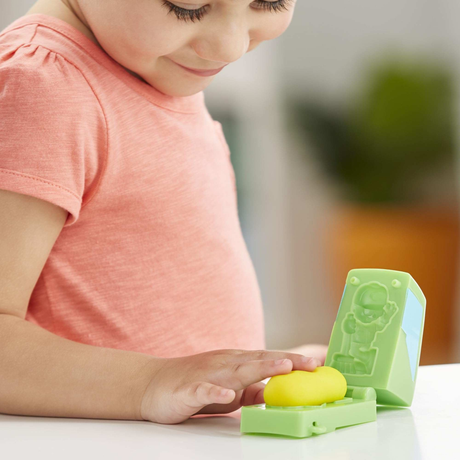 Play-Doh Dumpin Fun 2 in 1 Garbage Truck