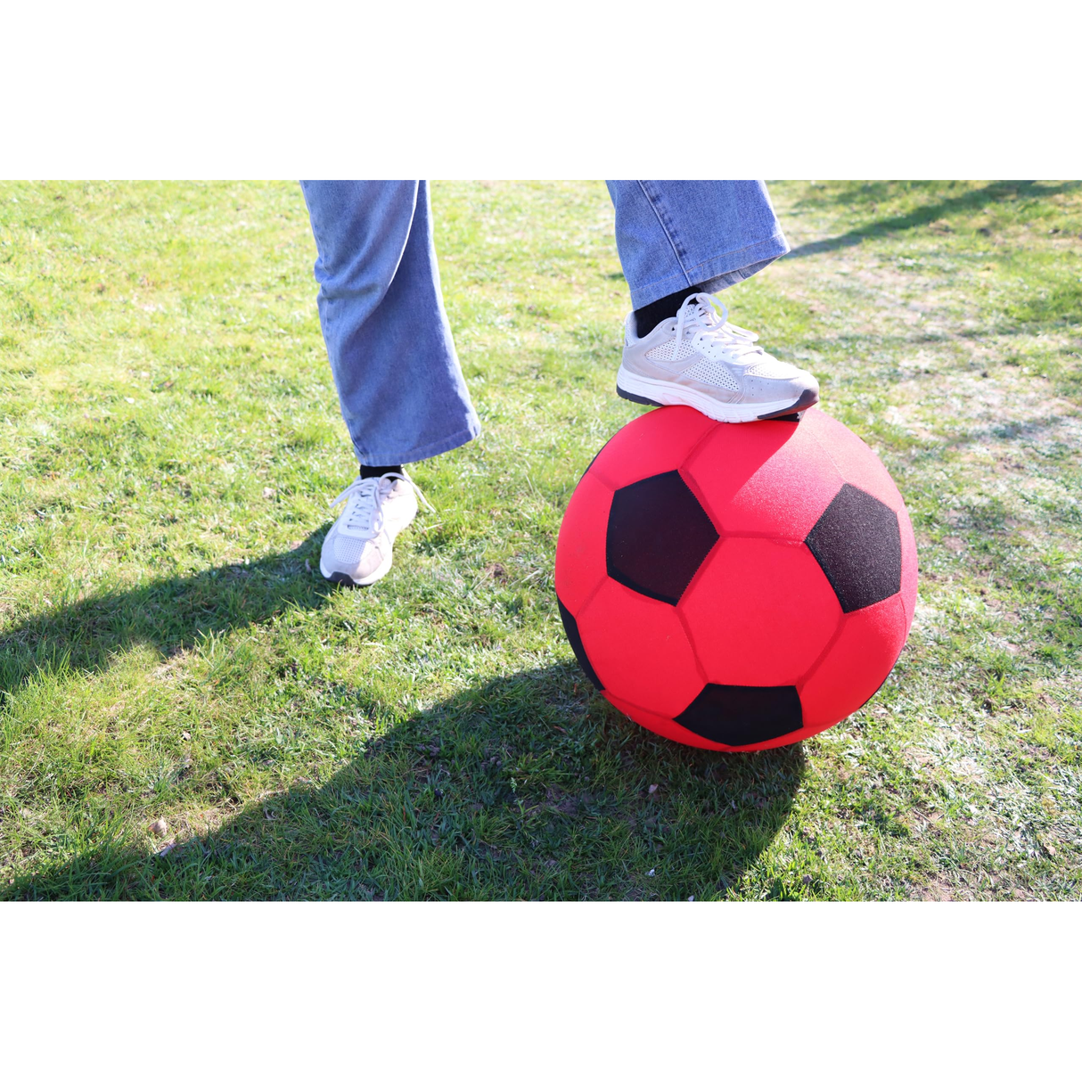 HENBRANDT Single Mega Football 45cm - 6 Assorted Colours - Large Outdoor Sports Toy, Inflatable Beach Ball, Kids Football, Garden Party Accessories